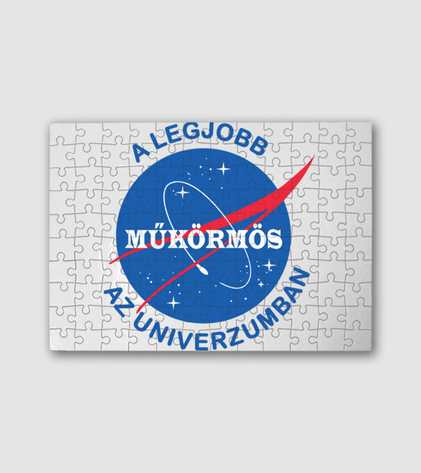 A legjobb műkörmös az univerzumban minta fehér pólón