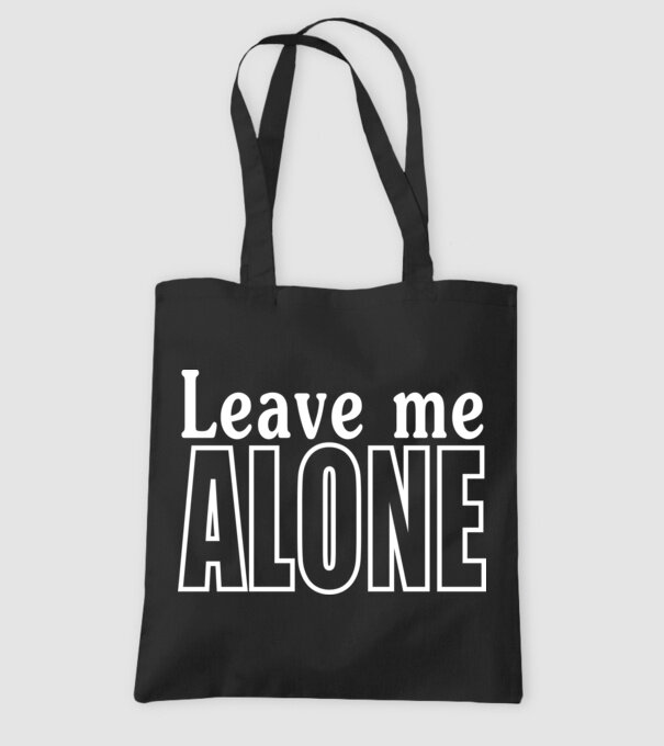 leave me alone minta fekete pólón