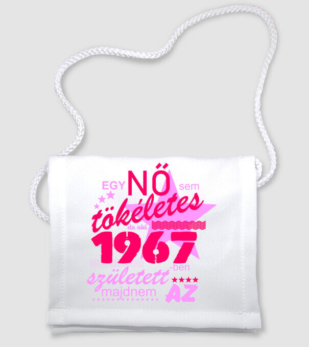 egy nő sem tökéletes 1967 minta fehér pólón
