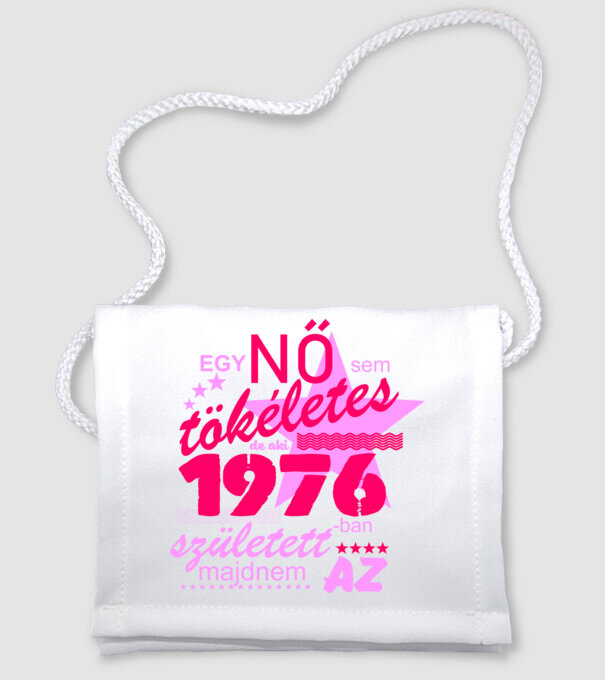 egy nő sem tökéletes 1976 minta fehér pólón