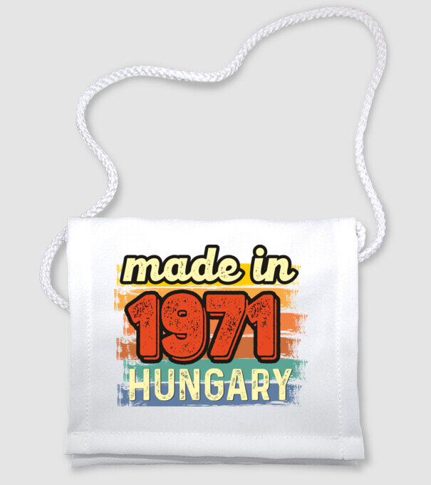 made in hungary felirat, retro évszám, grunge stílus, 1971 minta fehér pólón