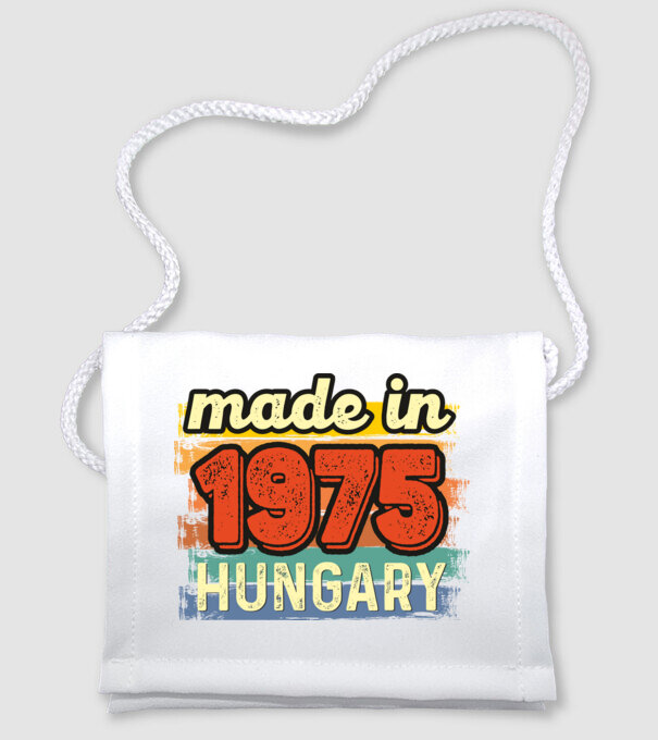 made in hungary felirat, retro évszám, grunge stílus, 1975 minta fehér pólón