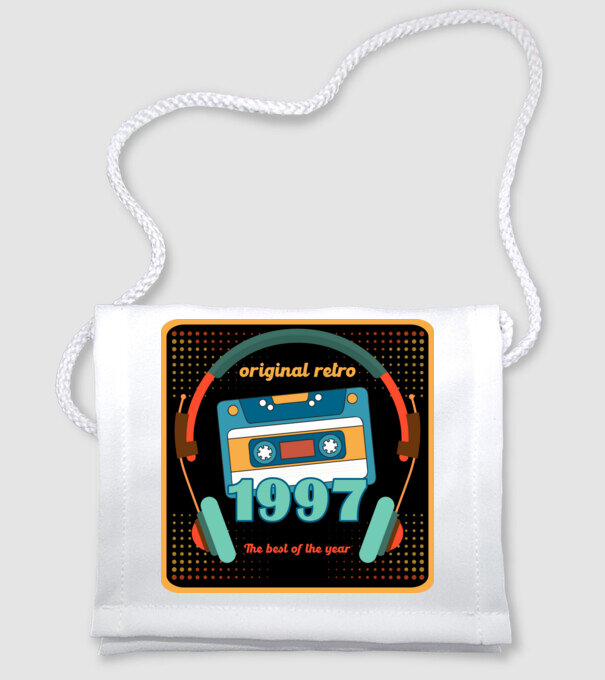 original retro audió kazetta, füles, régi magnókazetta évszámmal. 1997 minta fehér pólón