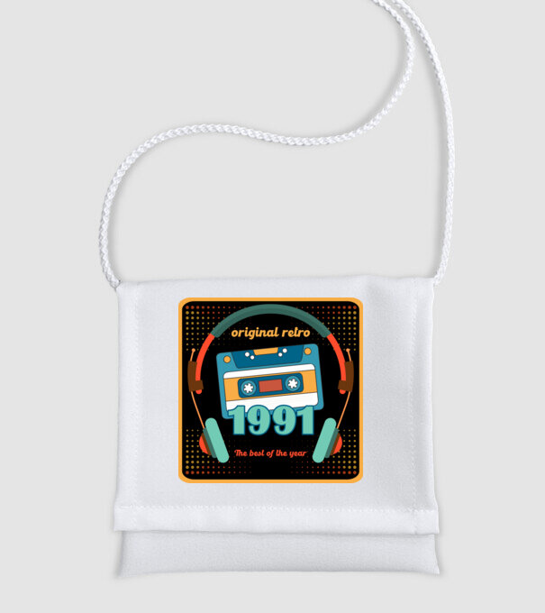 original retro audió kazetta, füles, régi magnókazetta évszámmal. 1991 minta fehér pólón