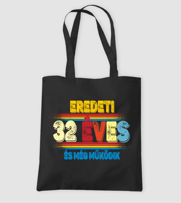 EREDETI 32 ÉVES ÉS MÉG MŰKÖDIK, SZÜLETÉSNAPI FELIRAT minta fekete pólón