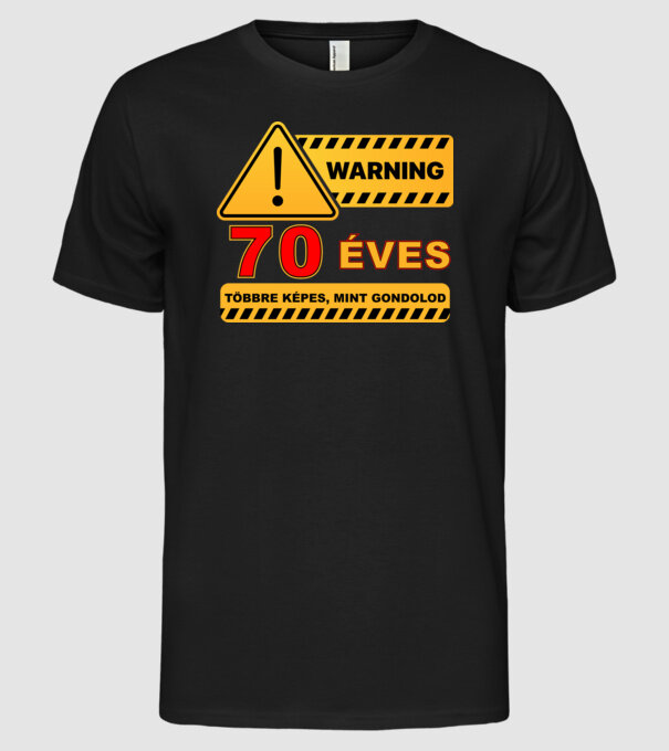 WARNING, 70 ÉVES TÖBBRE KÉPES, MIT GONDOLOD minta fekete pólón