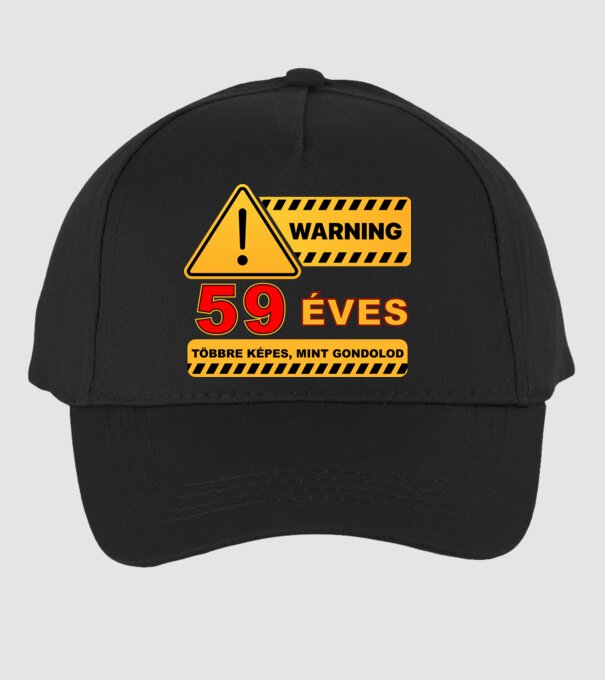 WARNING, 59 ÉVES TÖBBRE KÉPES, MIT GONDOLOD minta fekete pólón