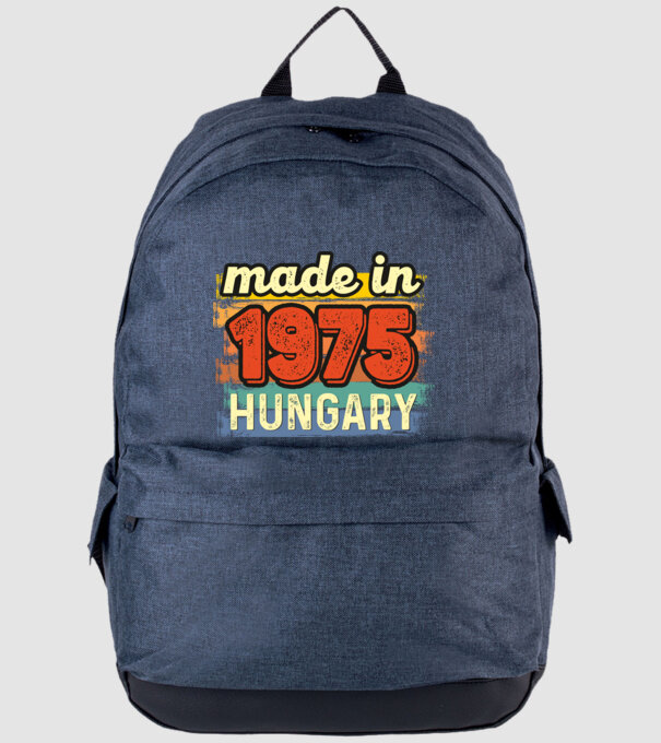 made in hungary felirat, retro évszám, grunge stílus, 1975 minta farmerkék pólón