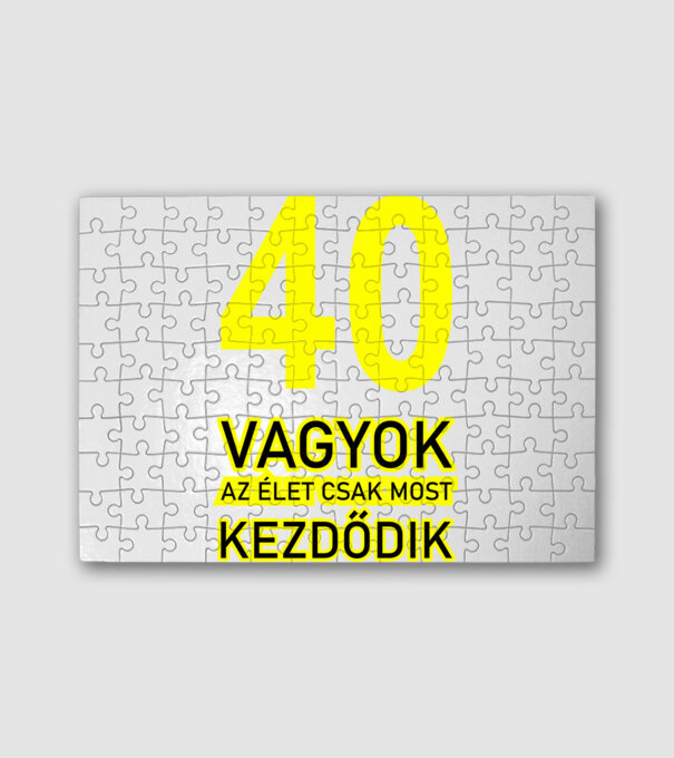40 VAGYOK, AZ ÉLET CSAK MOST KEZDŐDIK. 40 ÉVES minta fehér pólón