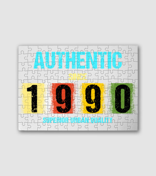 AUTHENTIC SINCE 1990, SUPERIOR URBAN QUALITY, 1990-BEN SZÜLETETT minta fehér pólón