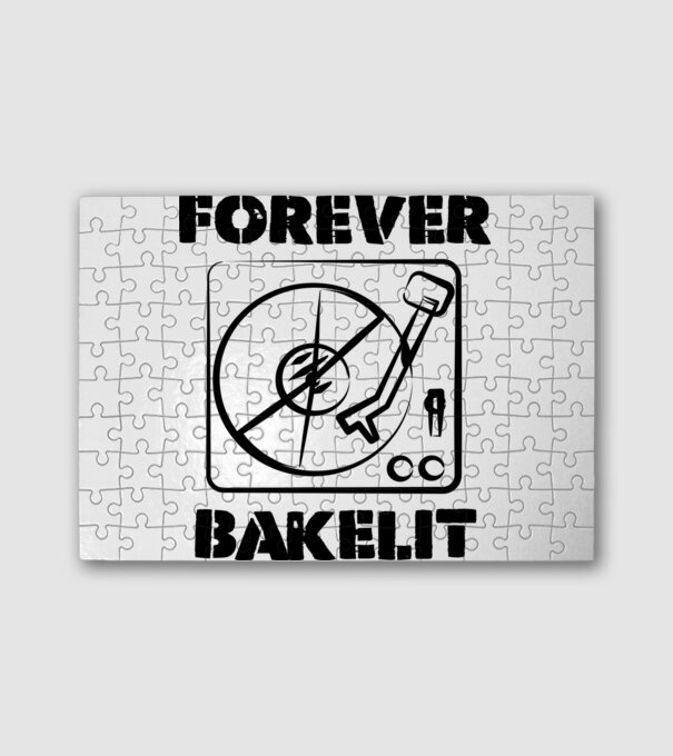 bakelit minta fehér pólón