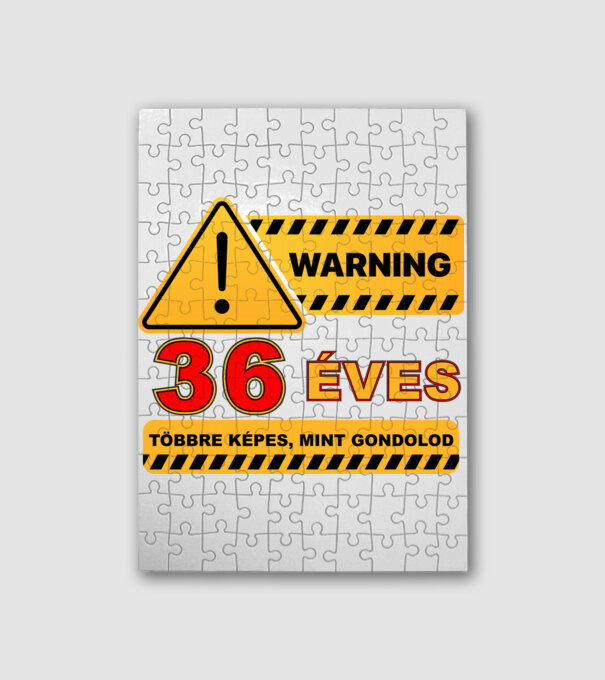 WARNING, 36 ÉVES TÖBBRE KÉPES, MIT GONDOLOD minta fehér pólón