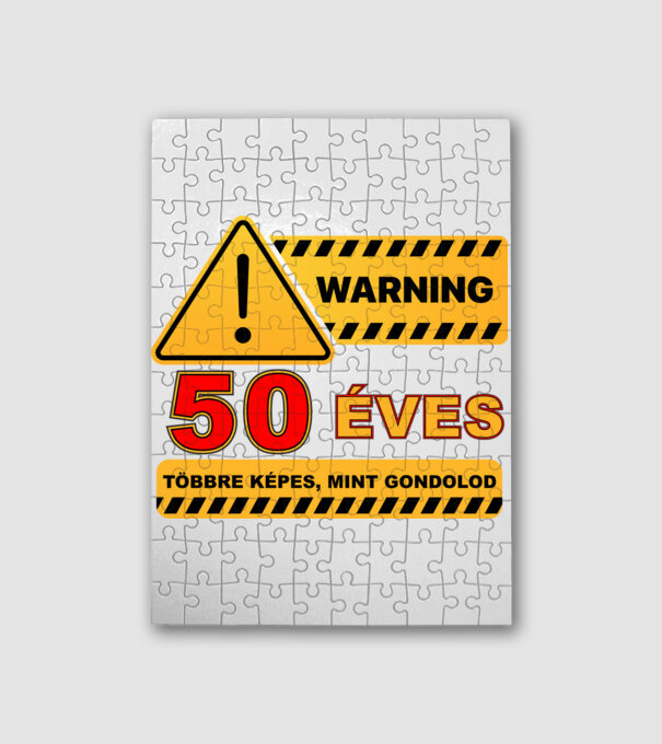 WARNING, 50 ÉVES TÖBBRE KÉPES, MIT GONDOLOD minta fehér pólón