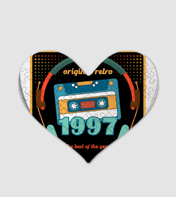 original retro audió kazetta, füles, régi magnókazetta évszámmal. 1997 minta fehér pólón