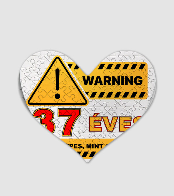 WARNING, 37 ÉVES TÖBBRE KÉPES, MIT GONDOLOD minta fehér pólón