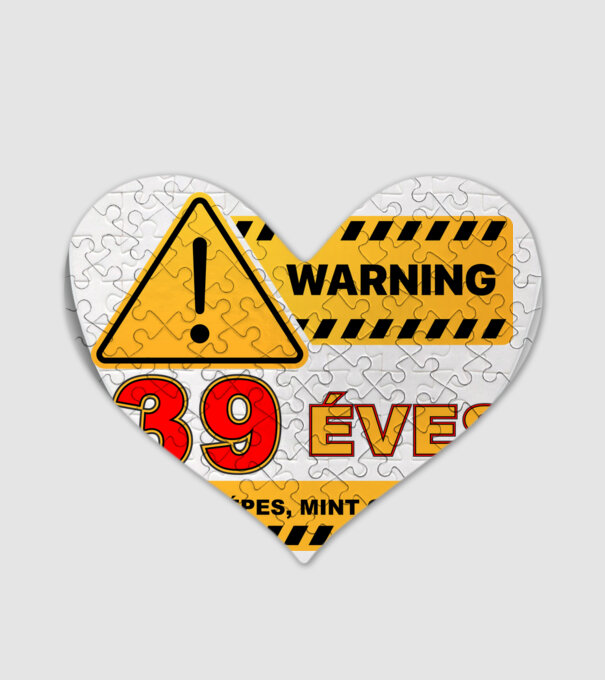 WARNING, 39 ÉVES TÖBBRE KÉPES, MIT GONDOLOD minta fehér pólón