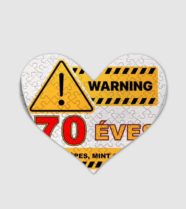 WARNING, 70 ÉVES TÖBBRE KÉPES, MIT GONDOLOD minta fehér pólón