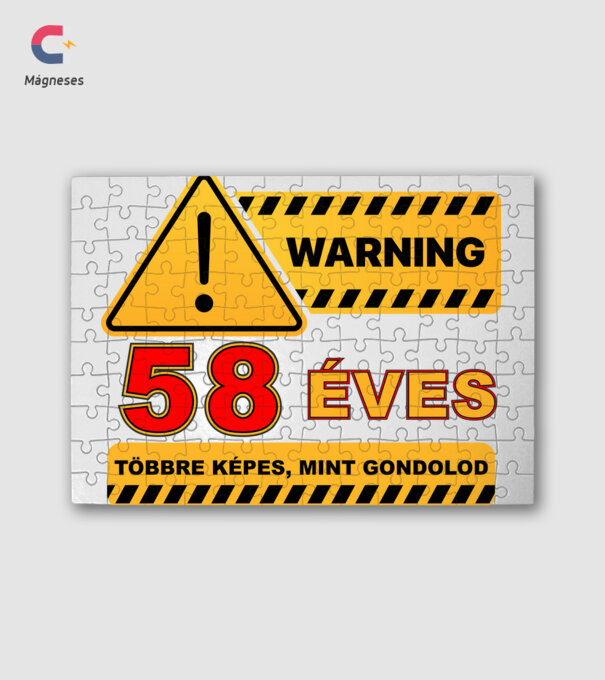WARNING, 58 ÉVES TÖBBRE KÉPES, MIT GONDOLOD minta fehér pólón