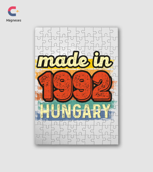 made in hungary felirat, retro évszám, grunge stílus, 1992 minta fehér pólón