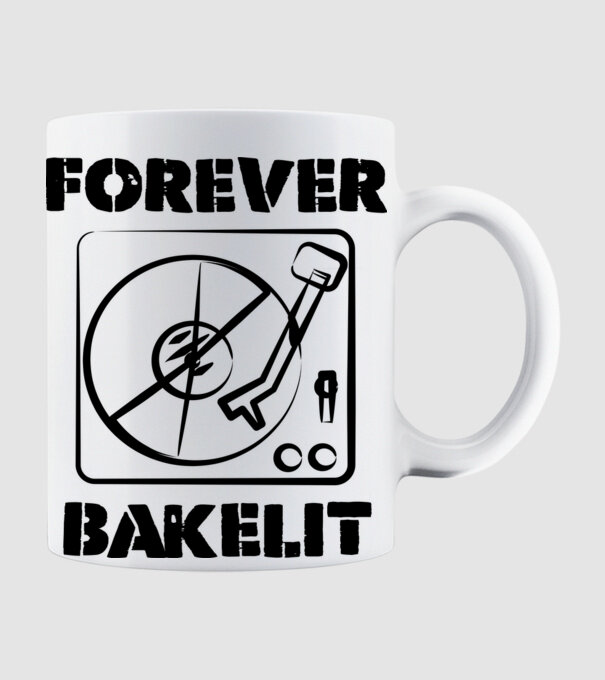 bakelit minta fehér pólón