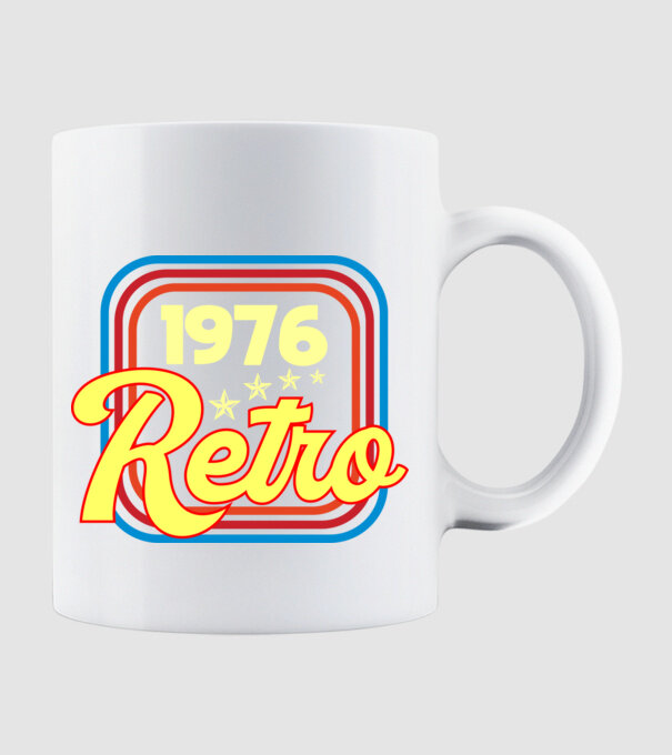 retro születésnapi felirat dátummal 1976 minta fehér pólón