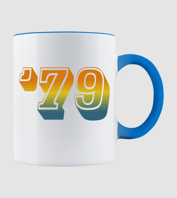 retro stílusú dátum, évszám, rövidített születésnapi dátum '79, 1979 minta világoskék pólón