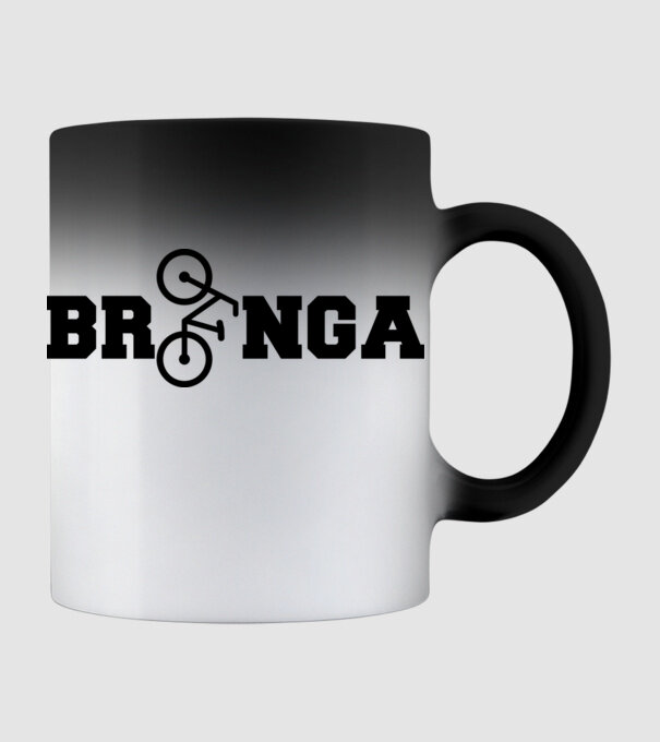 bringa minta fekete pólón
