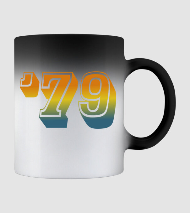 retro stílusú dátum, évszám, rövidített születésnapi dátum '79, 1979 minta fekete pólón