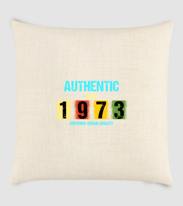 AUTHENTIC SINCE 1973, SUPERIOR URBAN QUALITY, 1973-BAN SZÜLETETT minta homokszín pólón
