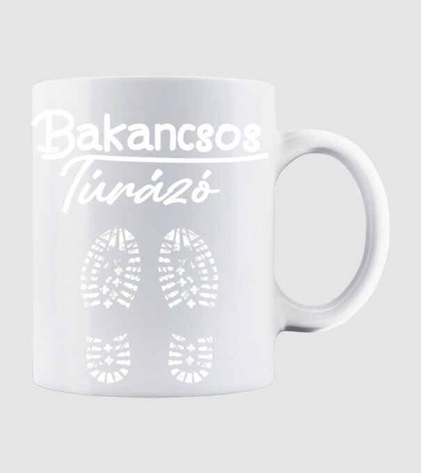 bakancsos2 minta fehér pólón
