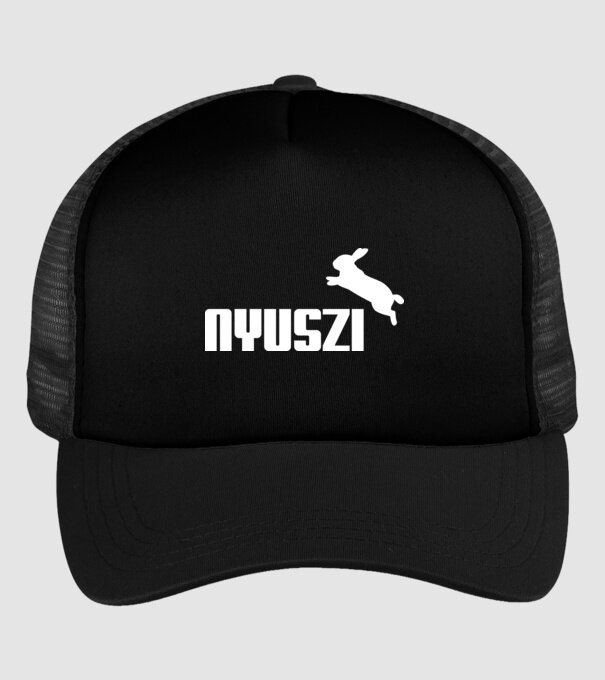 NYUSZI - az igazán sportos márka (fehér, középre) minta fekete pólón