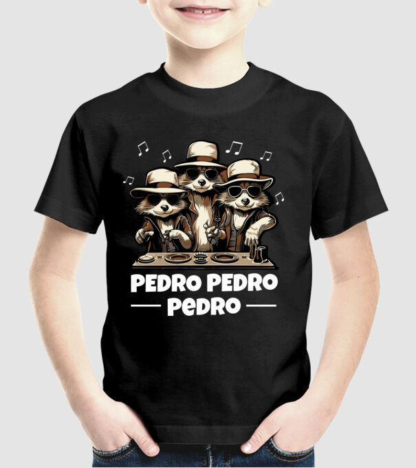 Pedro Pedro minta fekete pólón