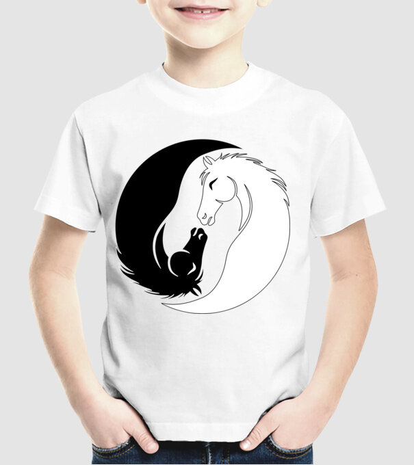 ying yang ló minta fehér pólón