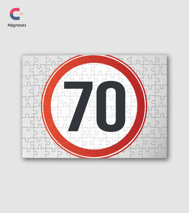 70-es tábla minta fehér pólón