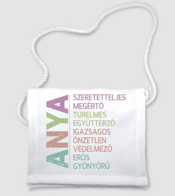 Anya minta fehér pólón