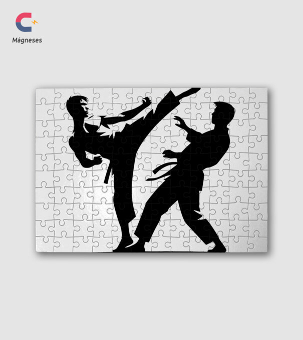 karate minta fehér pólón