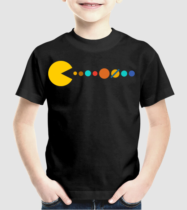 Pacman felfalja a naprendszert minta fekete pólón