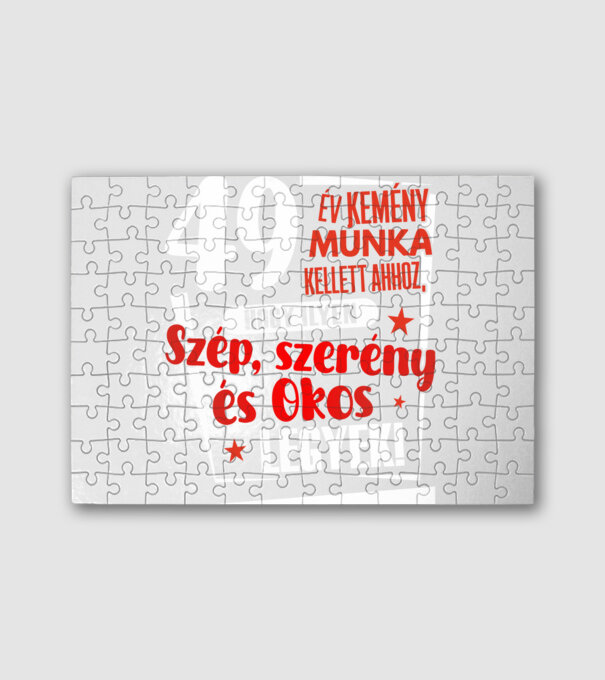 49 év kemény munka kellett minta fehér pólón