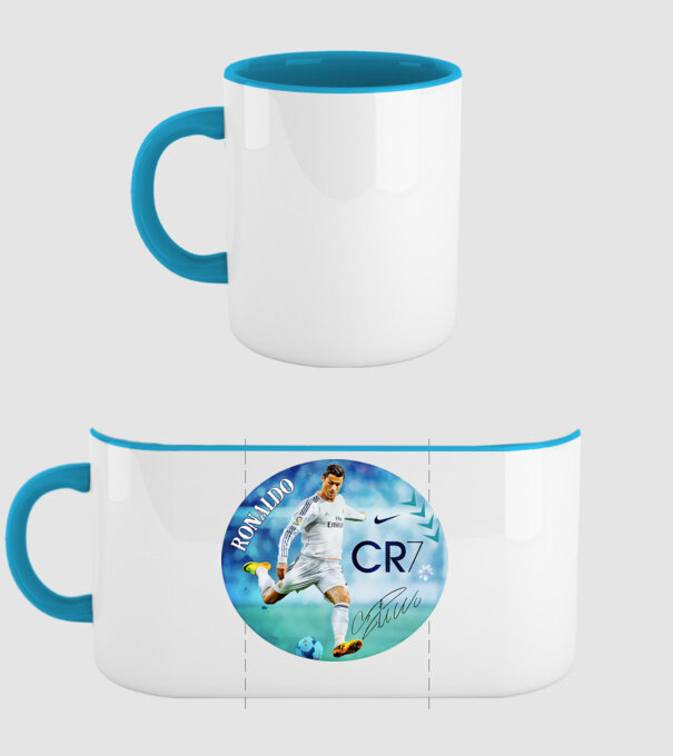Cristiano Ronaldo minta világoskék pólón