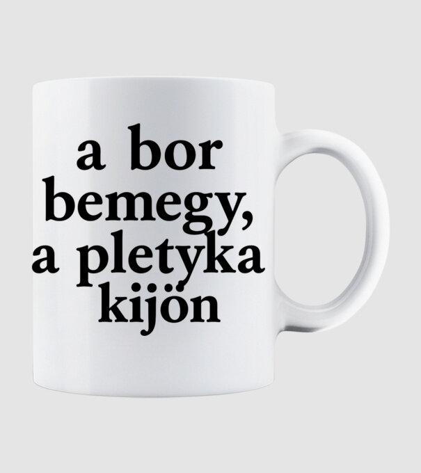 bor pletyka.fekete minta fehér pólón