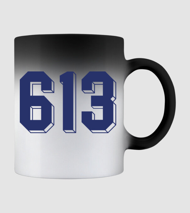613 kék-fehér minta fekete pólón