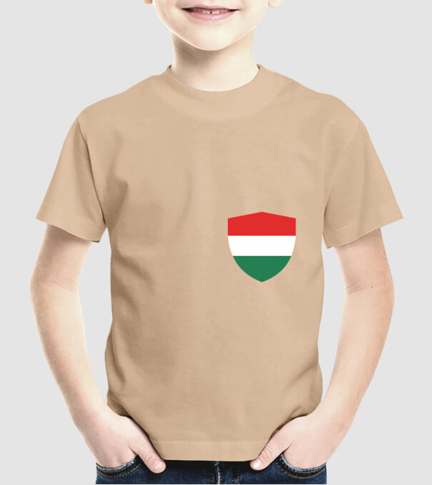 Magyar zászlós pajzs minta homokszín pólón