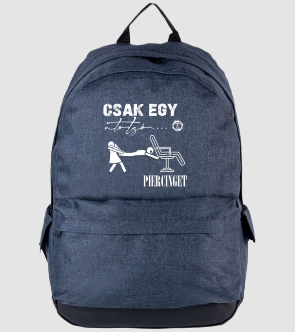 Csak egy utolsó piercinget minta farmerkék pólón