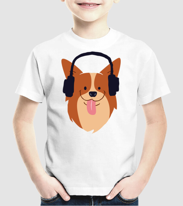 Corgi minta fehér pólón