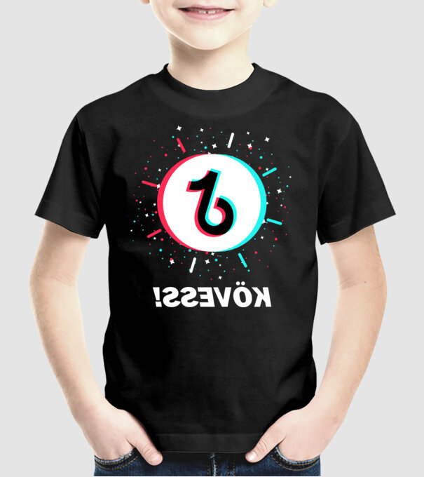 TikTok kövess!! Szelfi minta fekete pólón