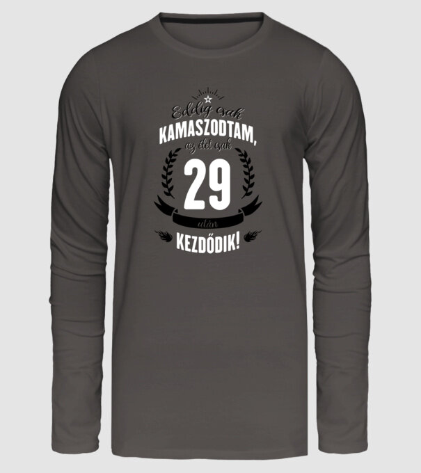 kamasz-29 minta sötétszürke pólón