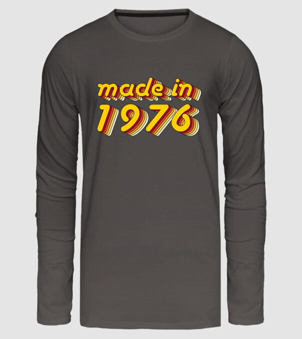 made-in-1976-yellow-red minta sötétszürke pólón