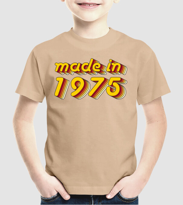 made-in-1975-yellow-red minta homokszín pólón