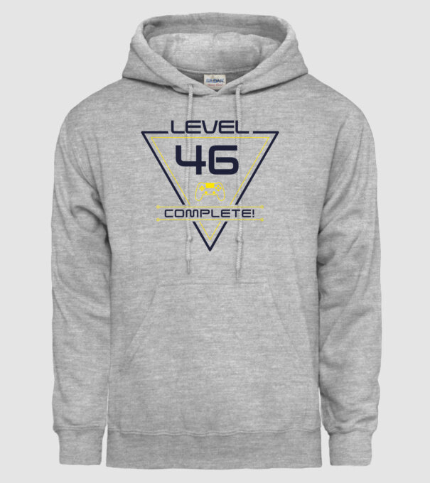 level-complete-46 minta szürke pólón