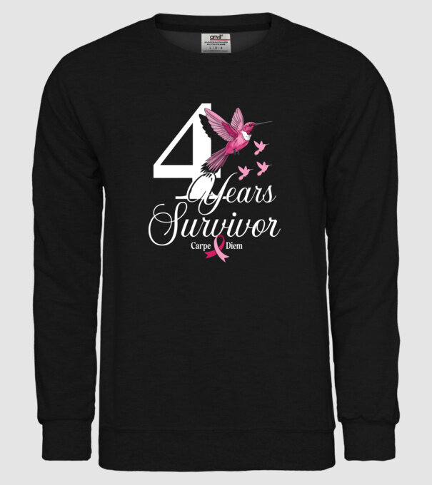 4 years survivor minta fekete pólón